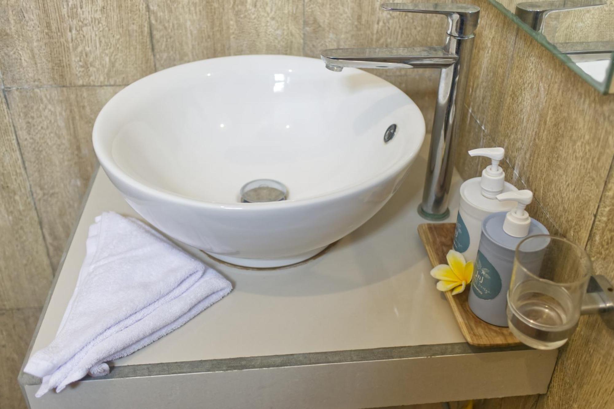 Jnj Guest House Toyapakeh エクステリア 写真
